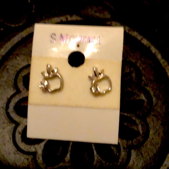 Cute 🥰 Apple 🍎 studs with crystal costume - Picture 1 of 2